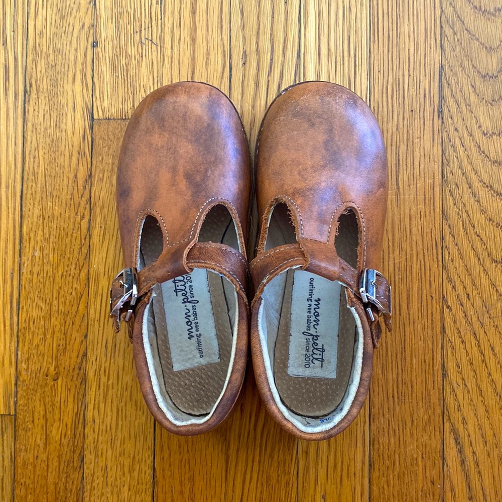 Mom Petit Hard Soled T Strap Maple Sandals